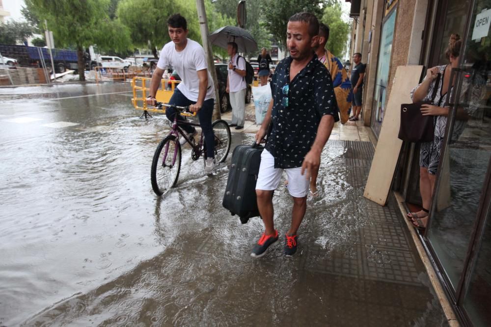 Inundaciones y suciedad a consecuencia de las lluvias en Ibiza