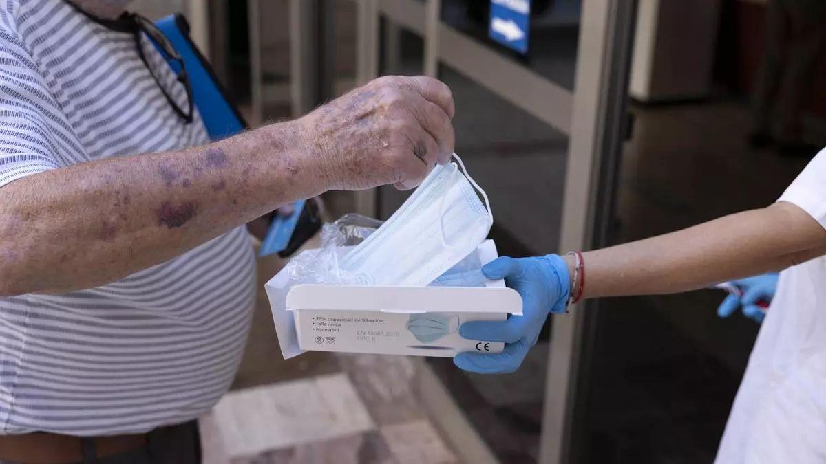Para prevenir ciertas enfermedades es recomendable el uso de mascarilla, sobre todo en personas ya enfermas.