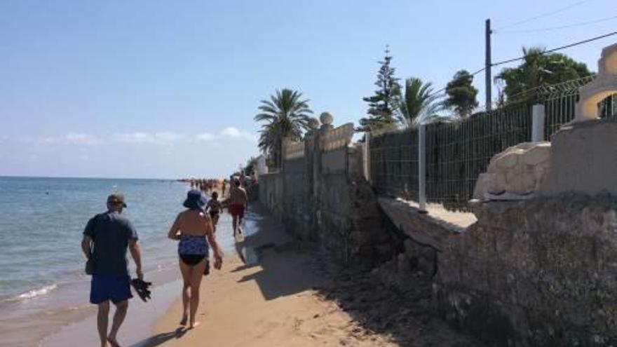 Una promotora proyecta un bloque de 4 alturas y un paseo en la playa de Dénia más erosionada