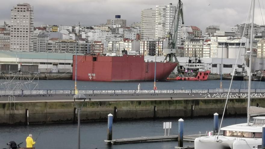 A Coruña, puerto de refugio para una estructura flotante con destino a Francia