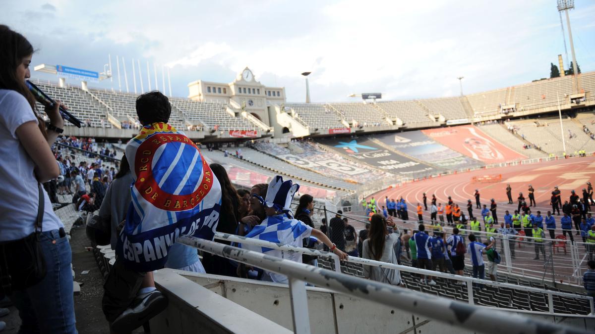 Aficionados del Espanyol en el último partido del equipo en Montjuïc, el 31 de mayo de 2009. 