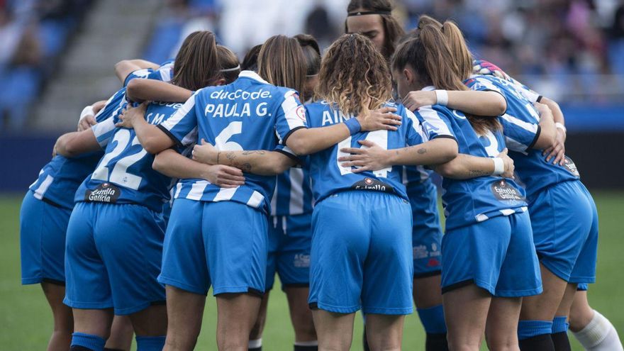 Las jugadoras del Deportivo concentradas antes de su último partido en Riazor. |  // CASTELEIRO / ROLLER AGENCIA