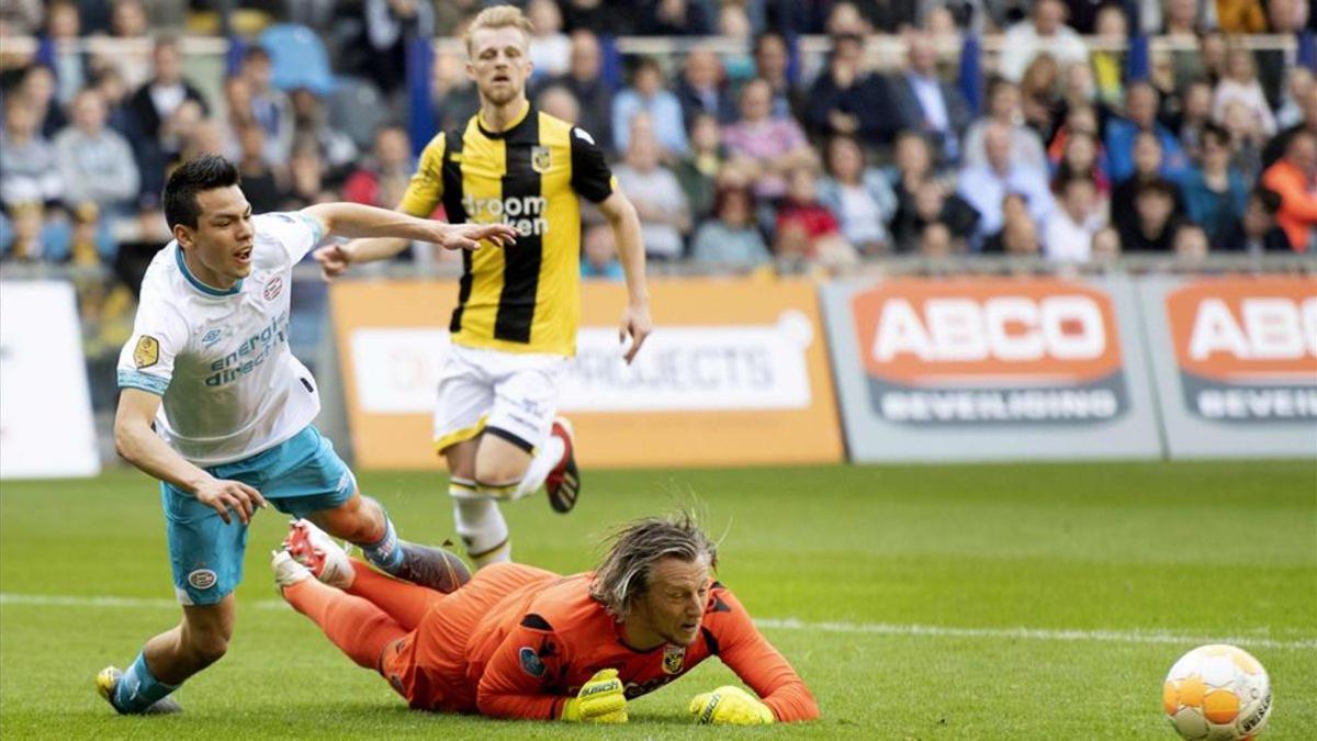 Lozano, referente del PSV, provocó dos penaltis ante el Vitesse
