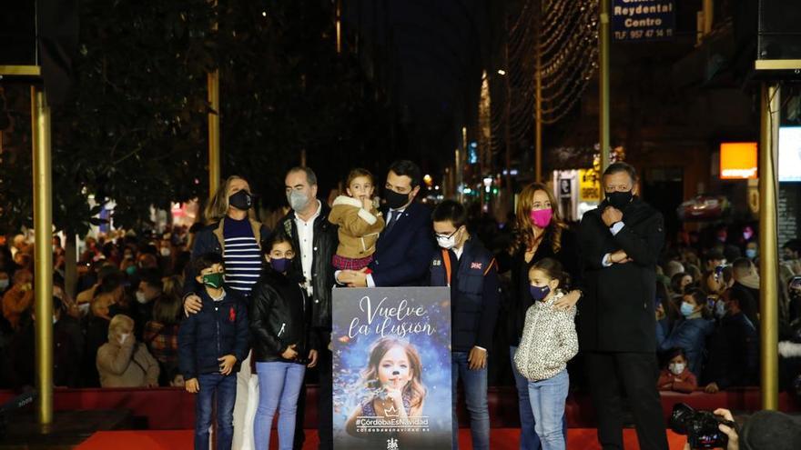 El alcalde de Córdoba, José María Bellido, enciende las luces del alumbrado navideño.