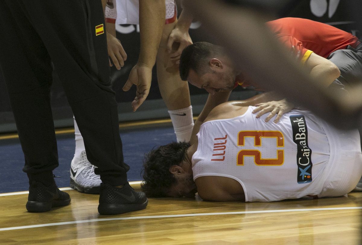 Sergio Llull se duele tras romperse el ligamento cruzado en el Santiago Martín