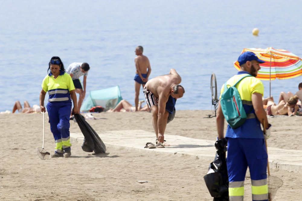 Así han quedado las playas de Málaga tras su limpieza por la Noche de San Juan.