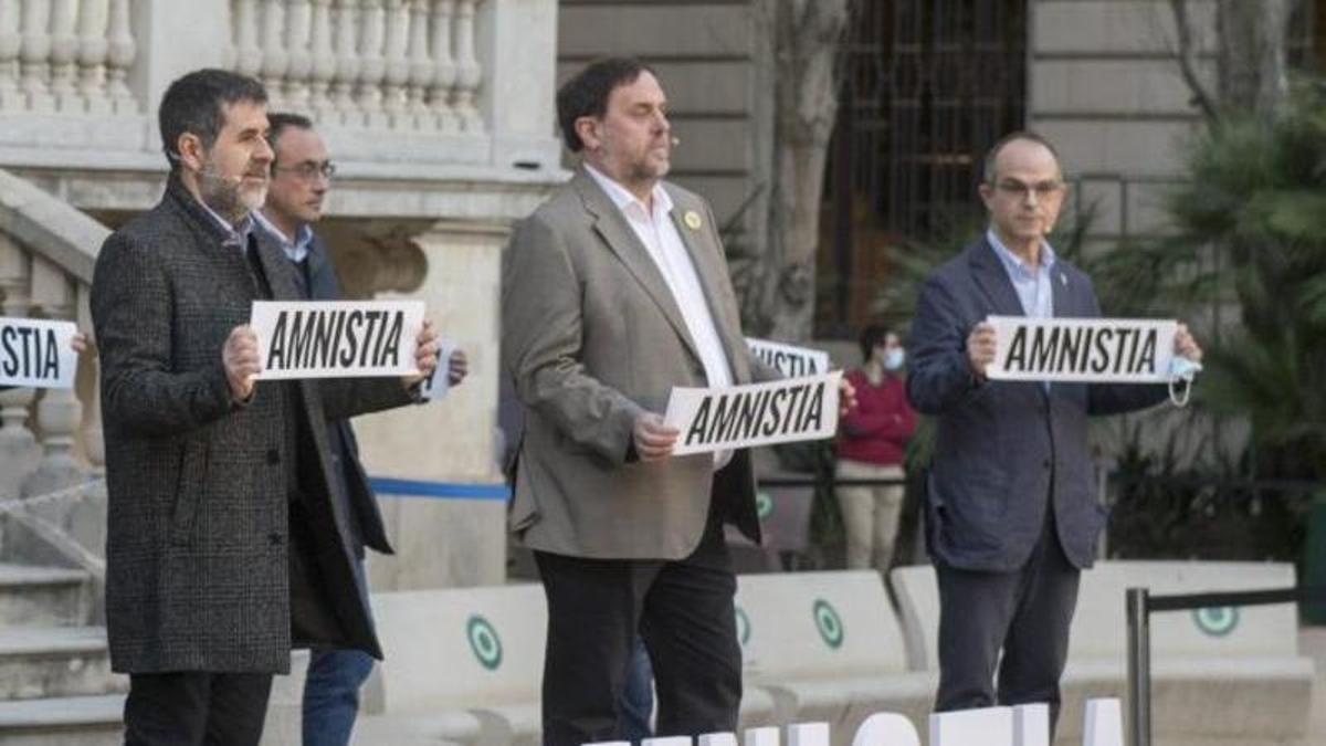 Líders del procés en un acte en favor de la seva amnistia, l’1 febrer del 2021, a Barcelona.

 | JORDI COTRINA