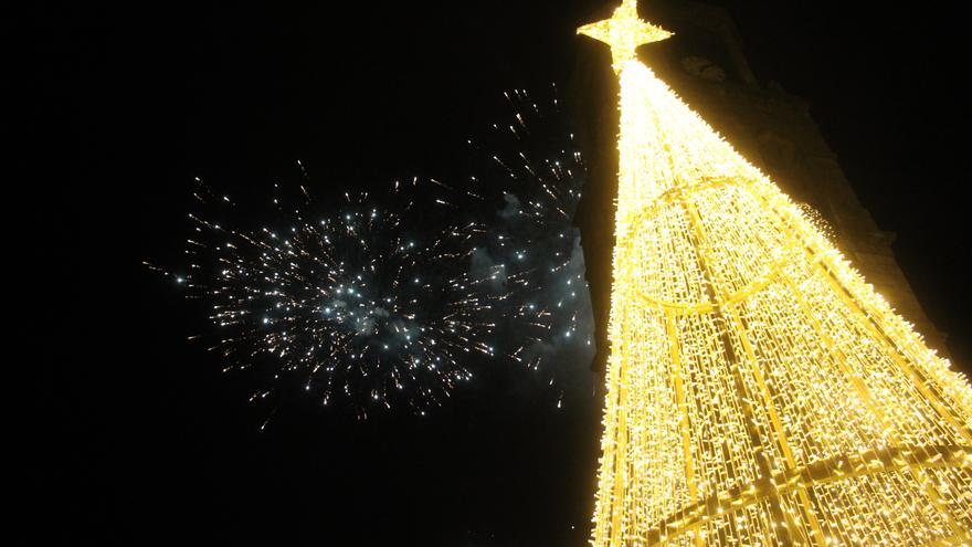 Puebla de Sanabria da la bienvenida a la Navidad con este encendido espectacular