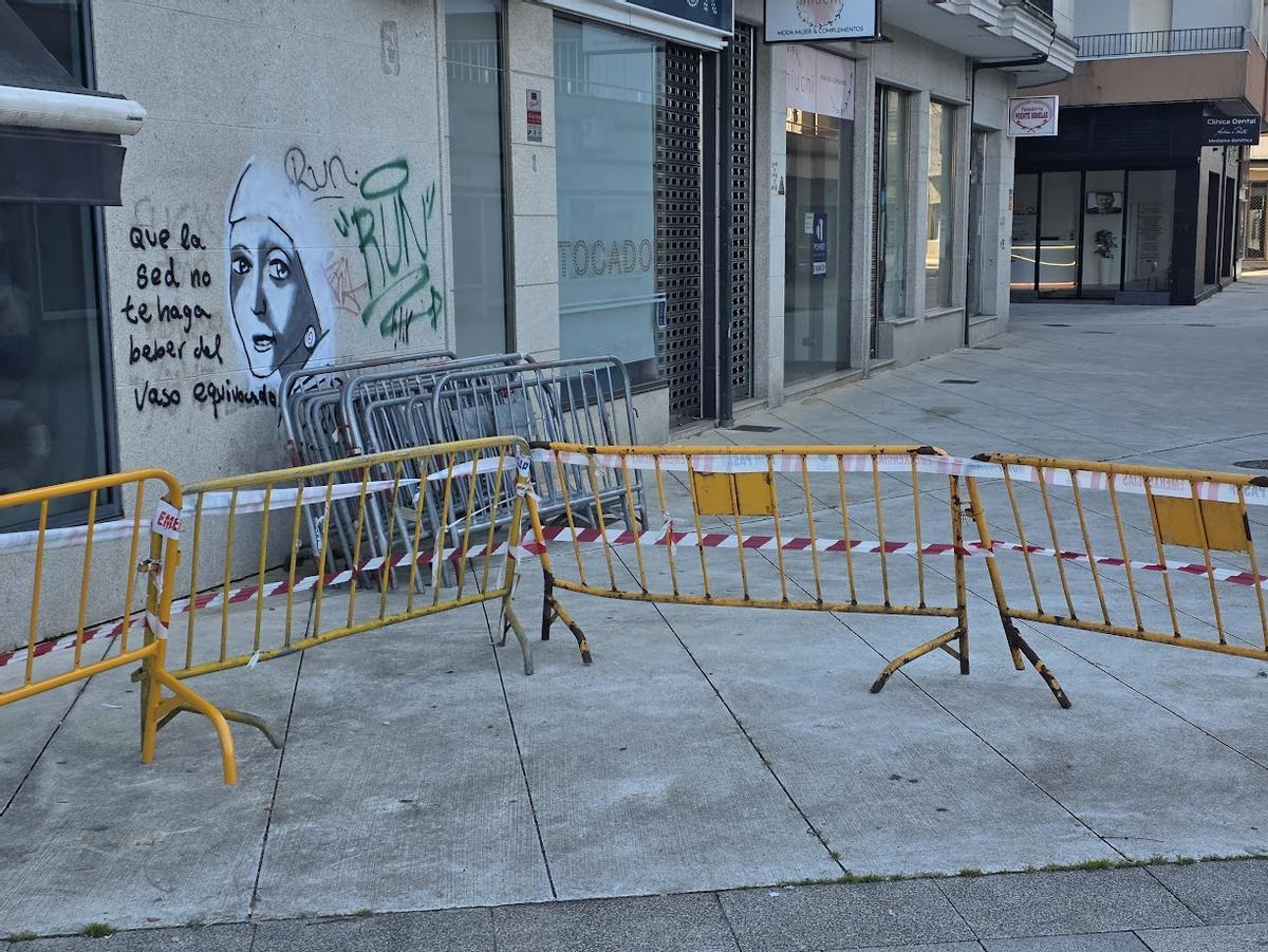 Las vallas, las pintadas y la pegada de carteles en todas partes afectan a la imagen de la ciudad.