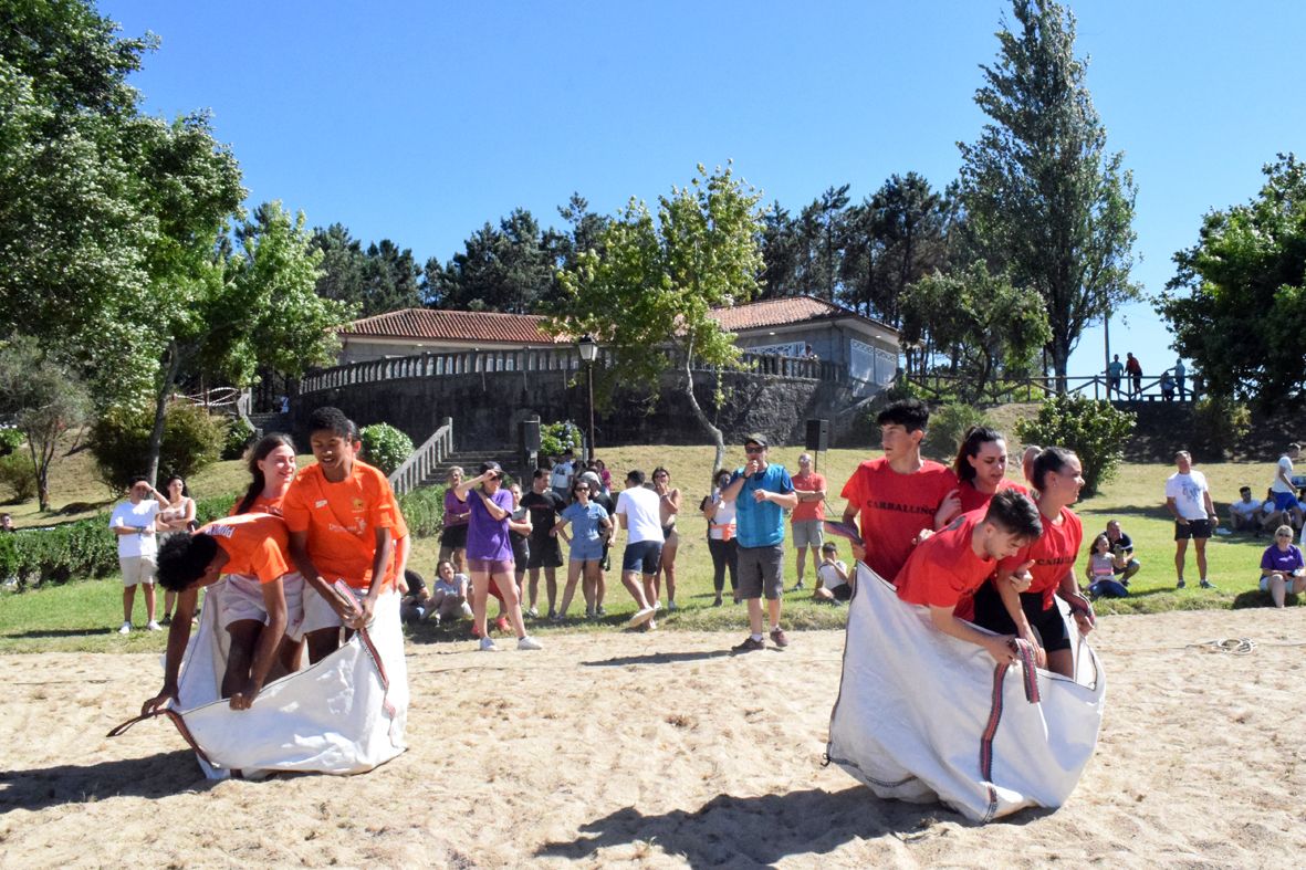 Las Olimpiadas de Aldea hacen de la playa de Vilarello la fusión de deporte y tradición