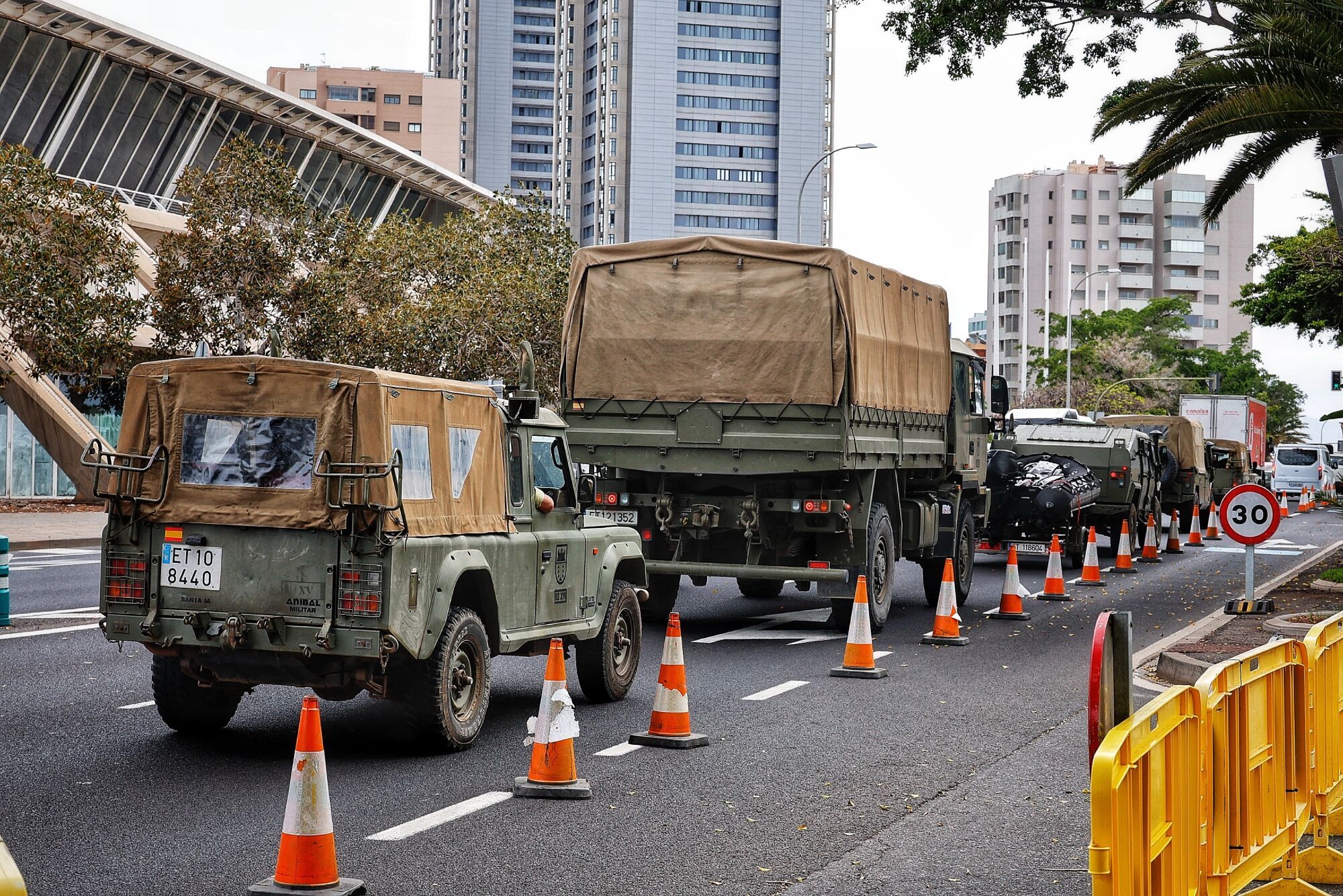 Cortes y colas en Santa Cruz por los preparativos para el Día de las Fuerzas Armadas