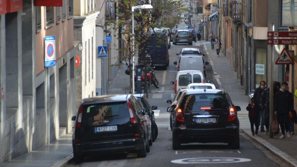 L’eix viari dels carrers Col·legi i Sant Llàtzer suporta un trànsit molt intens