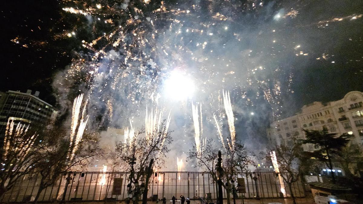Empiezan los espectáculos nocturnos en la plaza