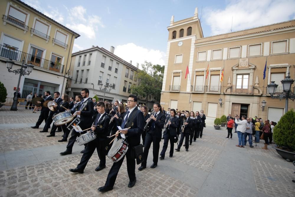 Cerca de 1.000 músicos interpretan el Pasodoble Idella en la Plaza Castelar.