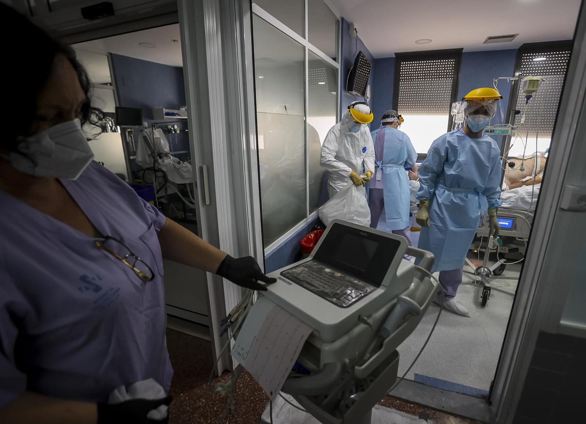 Pacientes en la UCI del Hospital de Sant Joan en imagen de archivo