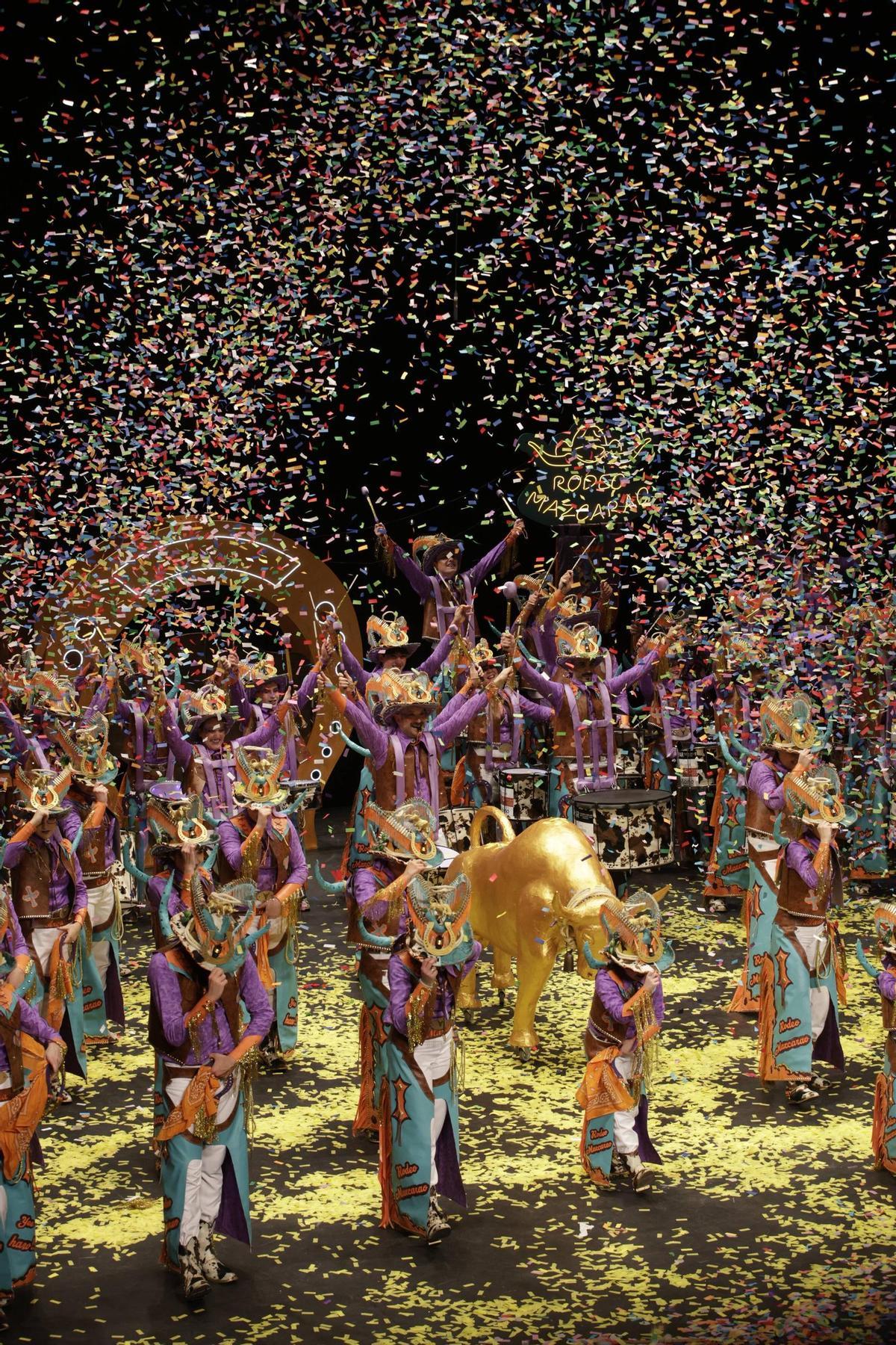 El primer pase del concurso de charangas de Gijón, en imágenes