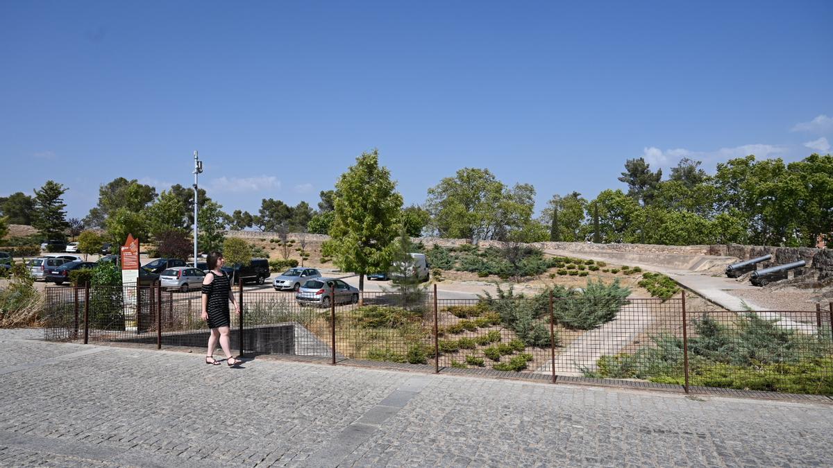 Baluarte de San Pedro, que está habilitado como aparcamiento en superficie.