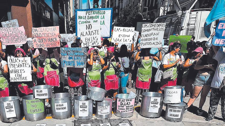 Gallegos en Argentina: “Se compra lo imprescindible y se come y bebe menos”