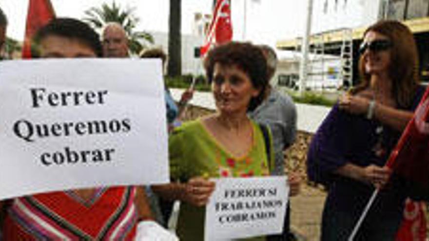 Protesta de los trabajadores del hotel Nautilus, en una imagen de archivo, contra Fernando Ferré.