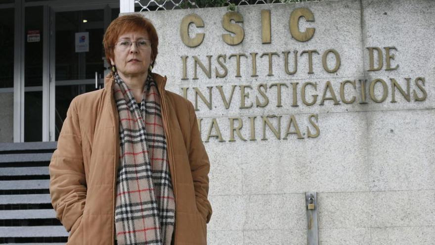 Aída Fernández Ríos, ante el Instituto de Investigaciones Marinas de Vigo en 2006.// R. Grobas