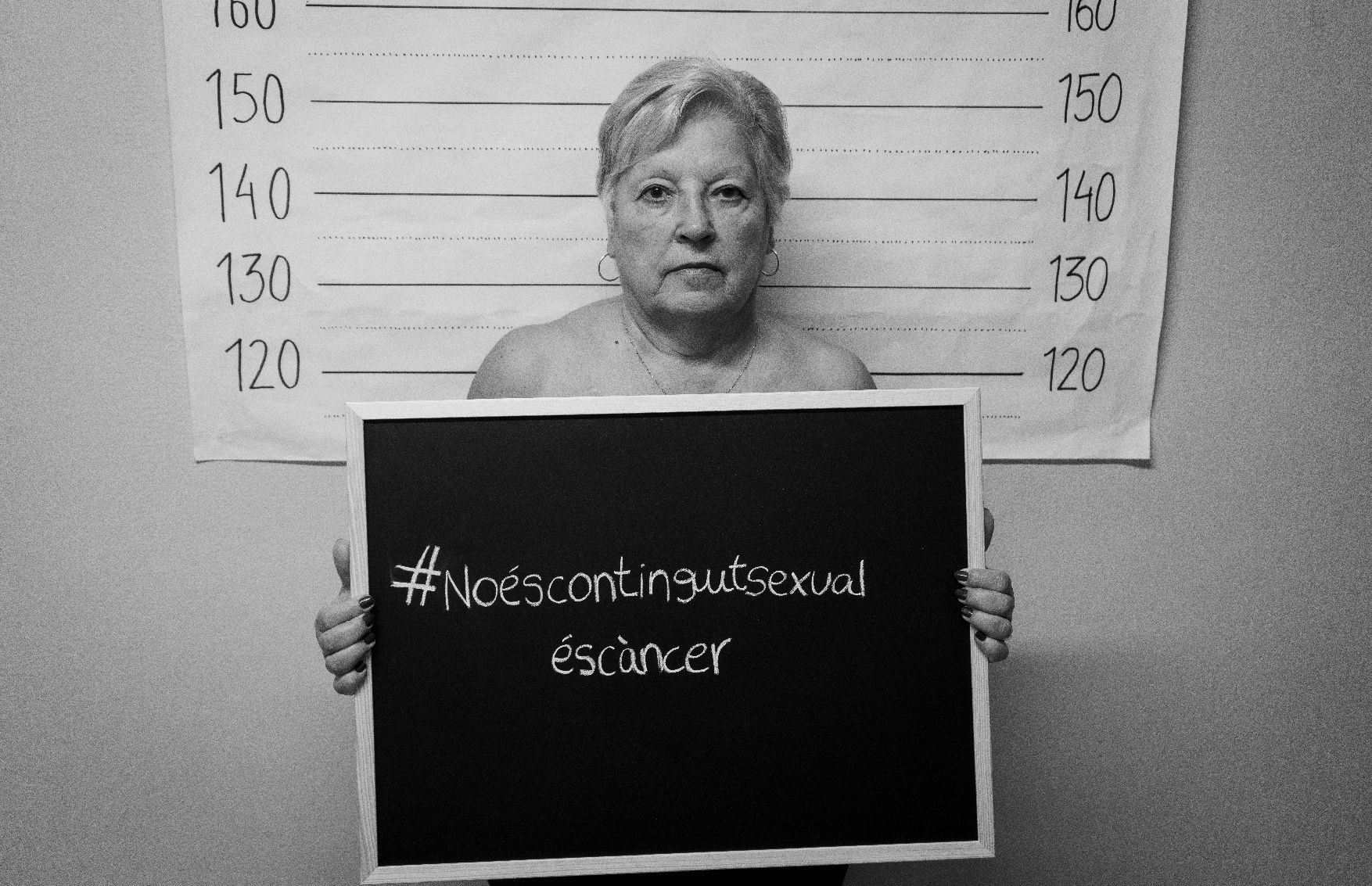 Les 32 participants en la campanya per denunciar la censura del càncer de mama a les xarxes de Ginkgo