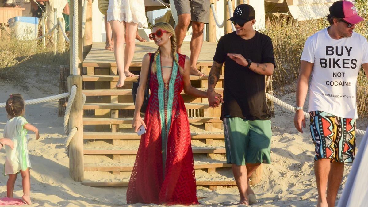 lmmarco39798488 paris hilton and chris zylka in formentera on friday  11th a170825142416