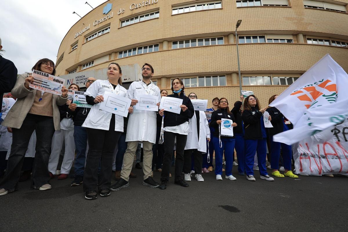 Manifestación de los médicos para exigir un estatuto propio. Manifestación de los médicos para exigir un estatuto propio.