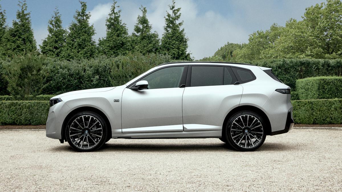 BMW X5 G65 personalizado por Kith, visto de perfil
