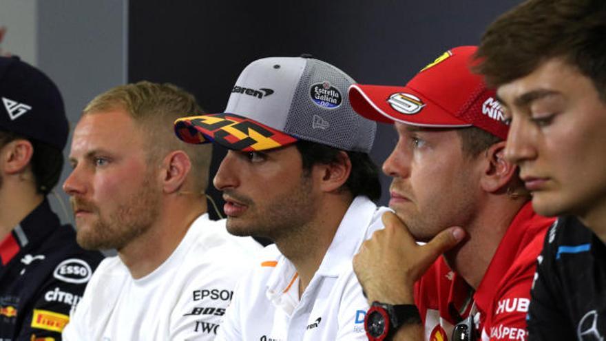 Pierre Gasly, junto a otros pilotos en una rueda de prensa.