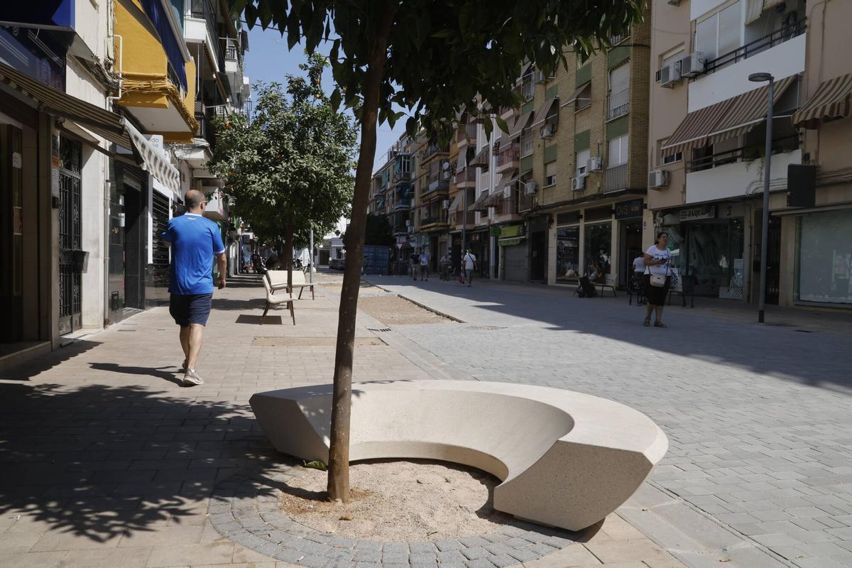 La Viñuela estrena mobiliario tras su peatonalización La Viñuela estrena mobiliario tras su peatonalización