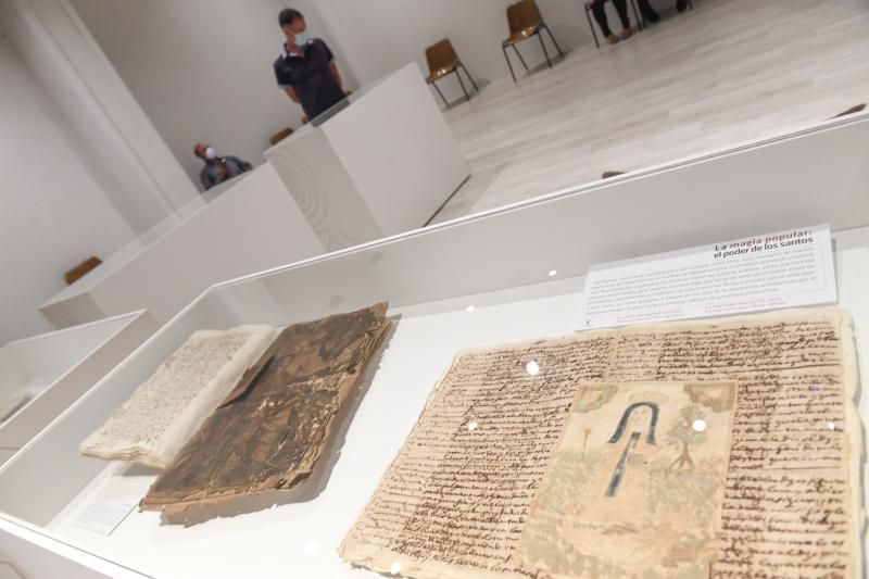 23-06-20 GENTE Y CULTURA. MUSEO CANARIO.LAS PALMAS DE GRAN CANARIA. Exposicion 'Entre Brujas y Papeles', donde se mostrará una selección de documentos del archivo de la Inquisición de Canarias relacionados con la práctica de la brujería y las tradiciones de la noche de San Juan.. Fotos: Juan Castro  | 23/06/2020 | Fotógrafo: Juan Carlos Castro