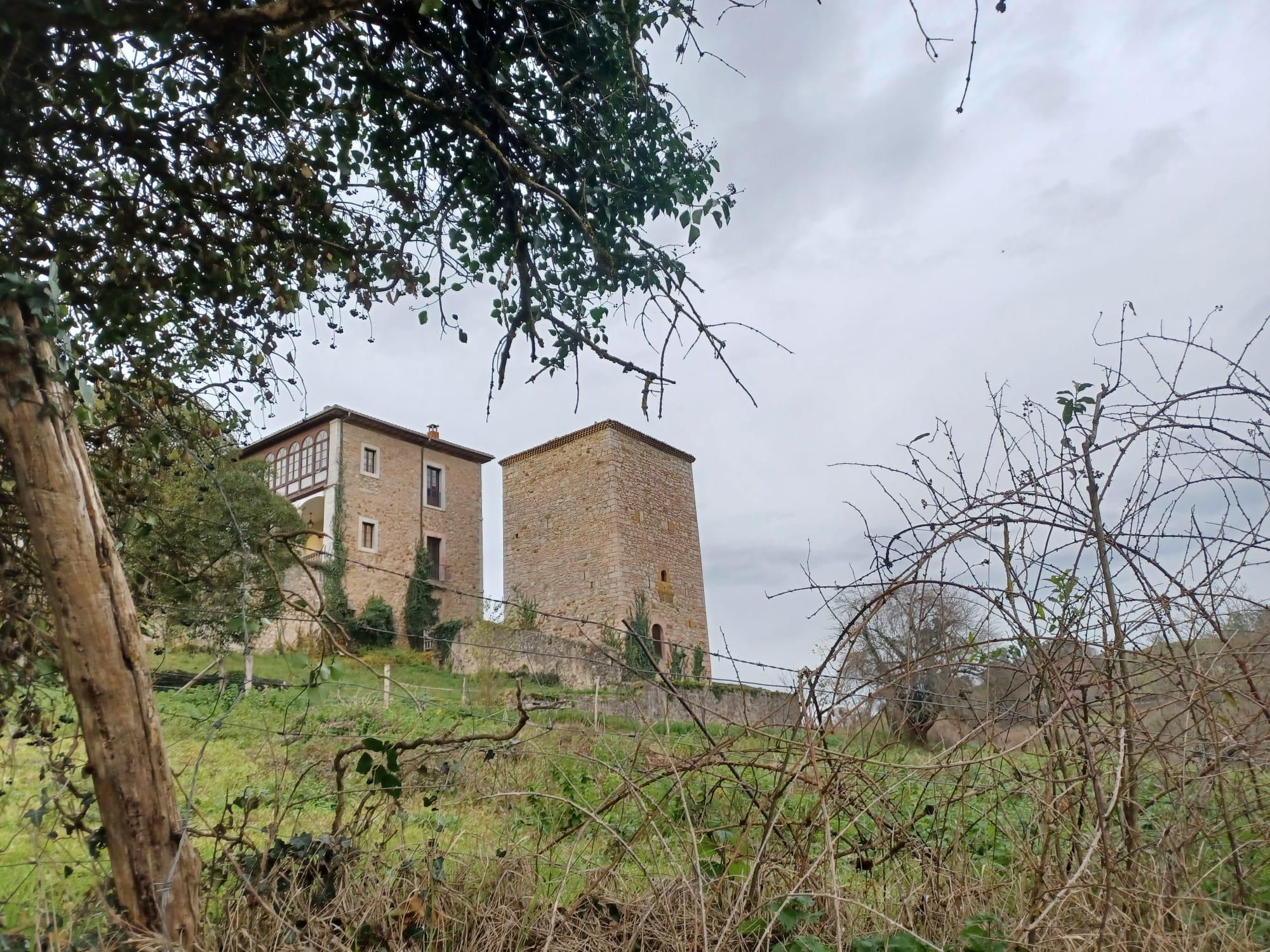 La Torre de Báscones está a la venta: así es el espectacular conjunto palaciego de Grado