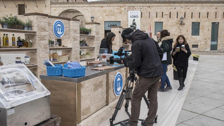 Pruebas tras el montaje de los escenarios en la Catedral de Zamora.