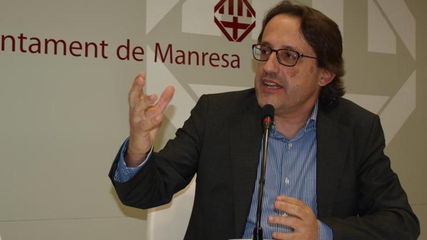 El manresà Antoni Llobet, actuant com a portaveu del govern municipal de Manresa.