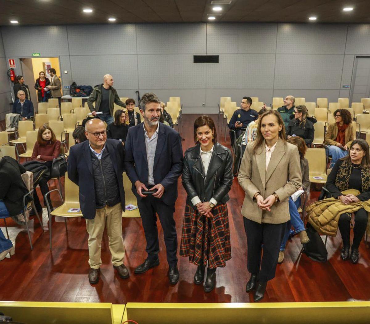 Autoridades y la presidenta del Colexio en la charla para O Salnés. | IÑAKI ABELLA