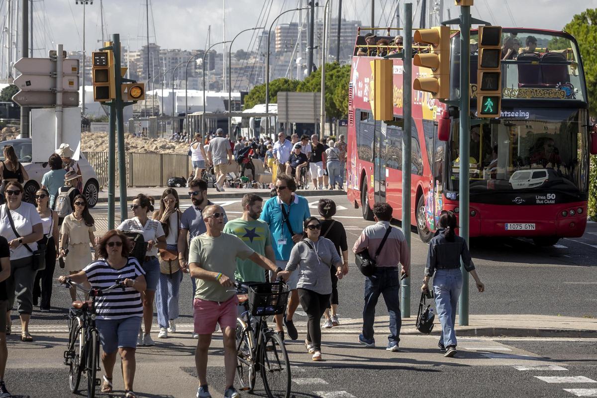 Los hoteleros critican la &quot;proliferación desorbitada&quot; del alquiler turístico.