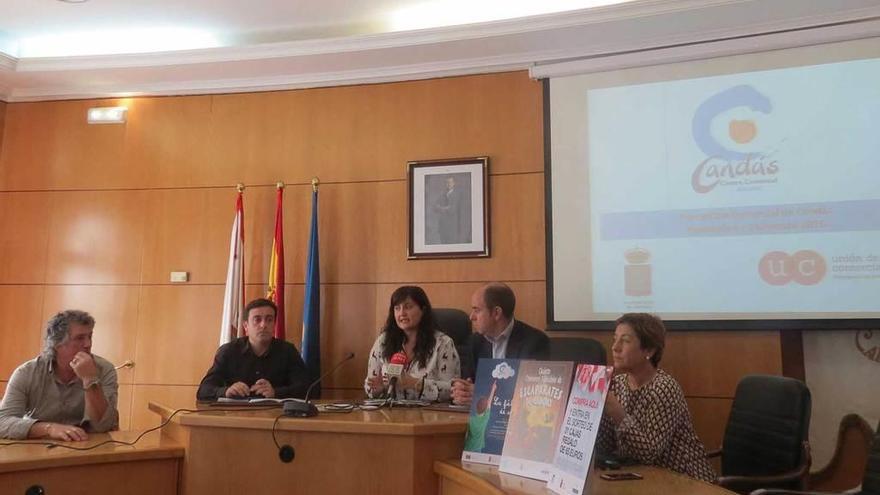 Onésimo Velasco, Gabriel Rodríguez, Amelia Fernández, David Argüelles y Carmen Moreno, ayer, durante la presentación.