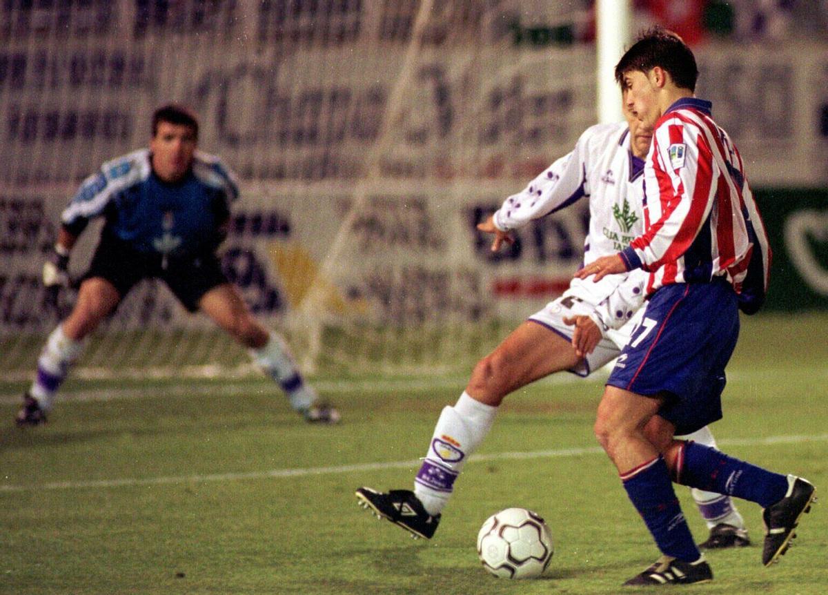 David Villa, en un partido con el Sporting en noviembre de 2001.