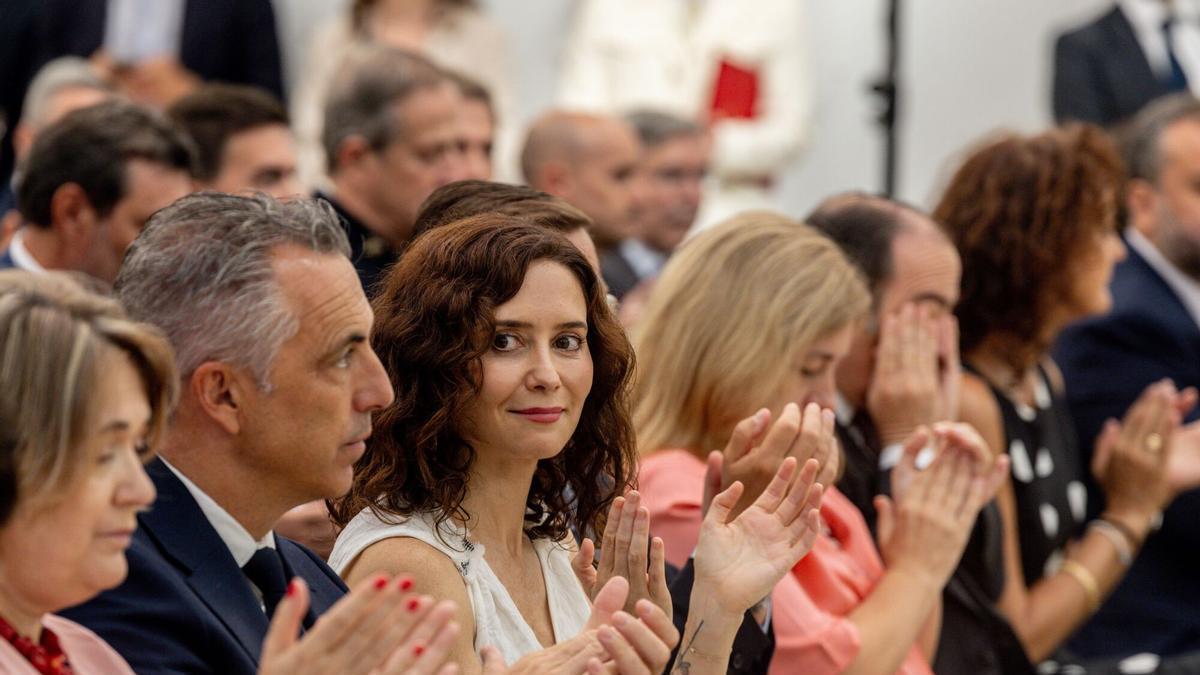 La presidenta de la Comunidad de Madrid, Isabel Díaz Ayuso, durante el acto de entrega de las ‘Palomas de Bronce de Bomberos de Madrid 2026.