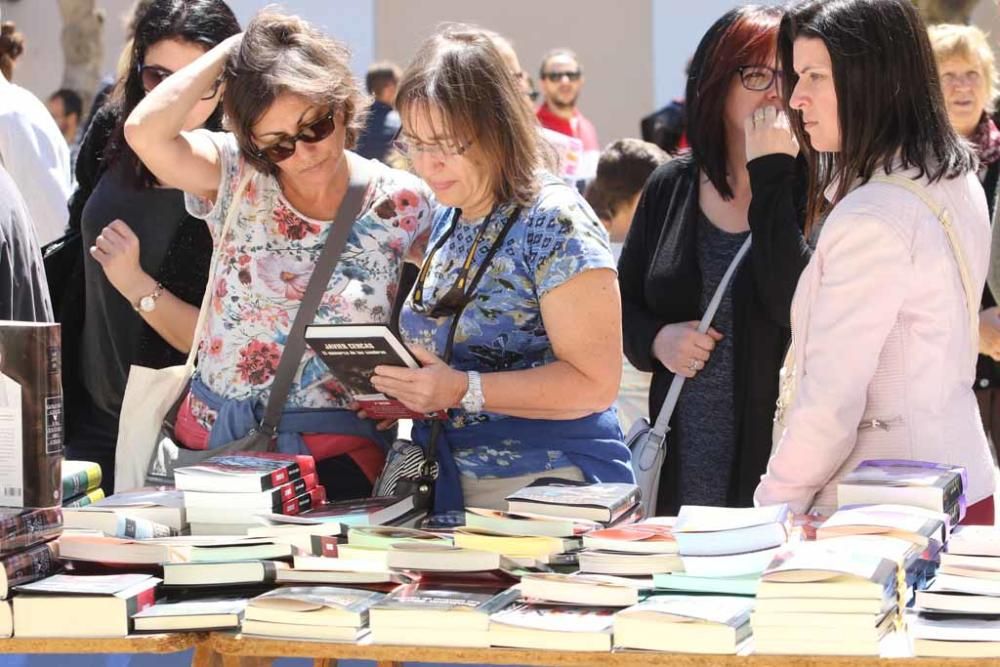 El Día del Libro ha registrado una gran afluencia de público