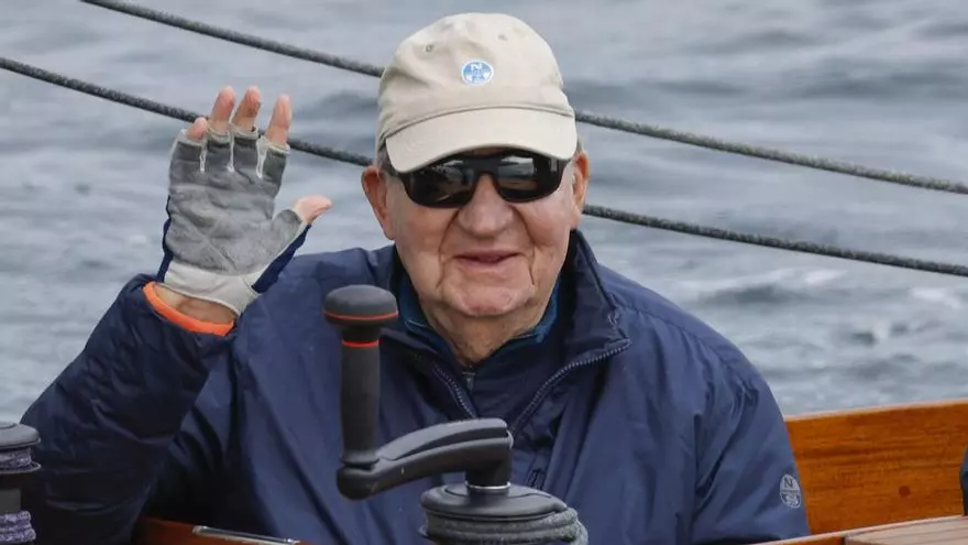 Juan Carlos I, en Sanxenxo por las regatas y sin planes de reencontrarse con la princesa Leonor