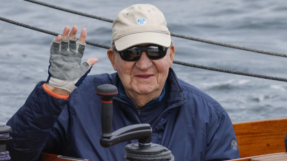 Reunión familiar en Galicia: el rey Juan Carlos, la infanta Elena, Irene Urdangarin y Simoneta Gómez-Acebo