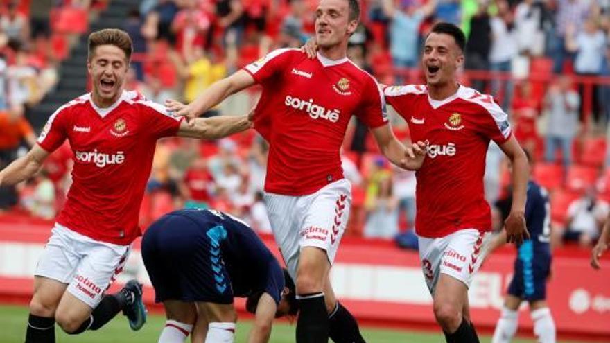 El Nàstic remunta un 0-2 per respirar a la classificació