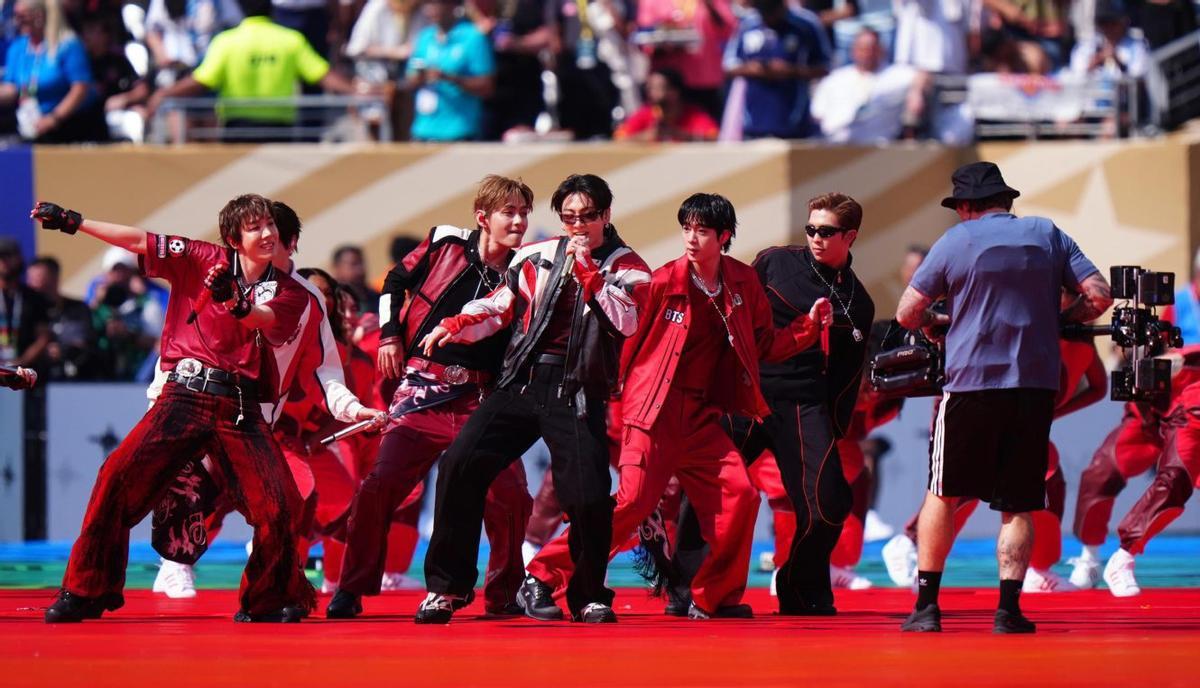 La roba de BTS arrasa en la subhasta del Mundial 2026