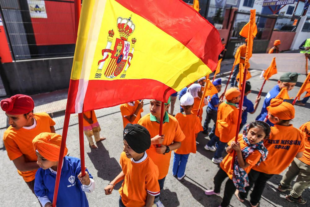 La comunidad Sikh celebra en Torrevieja su desfile