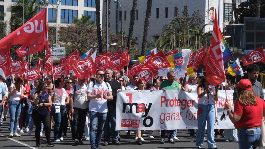 Miles de canarios exigen en las calles mayor reparto de riqueza