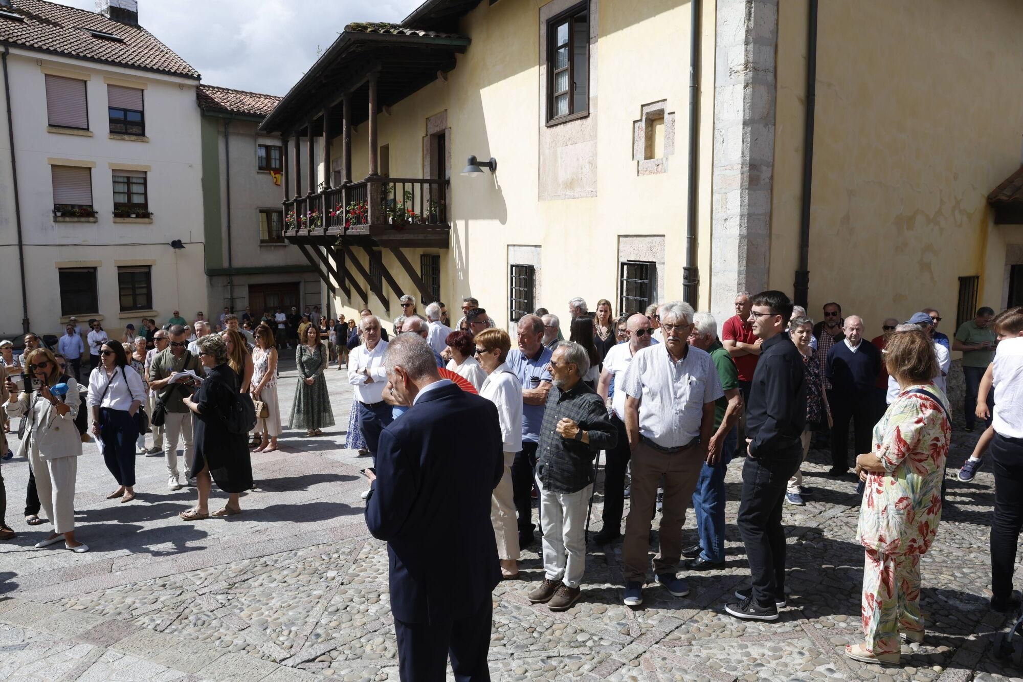 Las imágenes del funeral de Antonio Trevín en la basílica de Llanes.