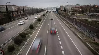 Un despiste al volante casi provoca un accidente en el centro comercial Plaza, Zaragoza: "El auténtico coche conejo"