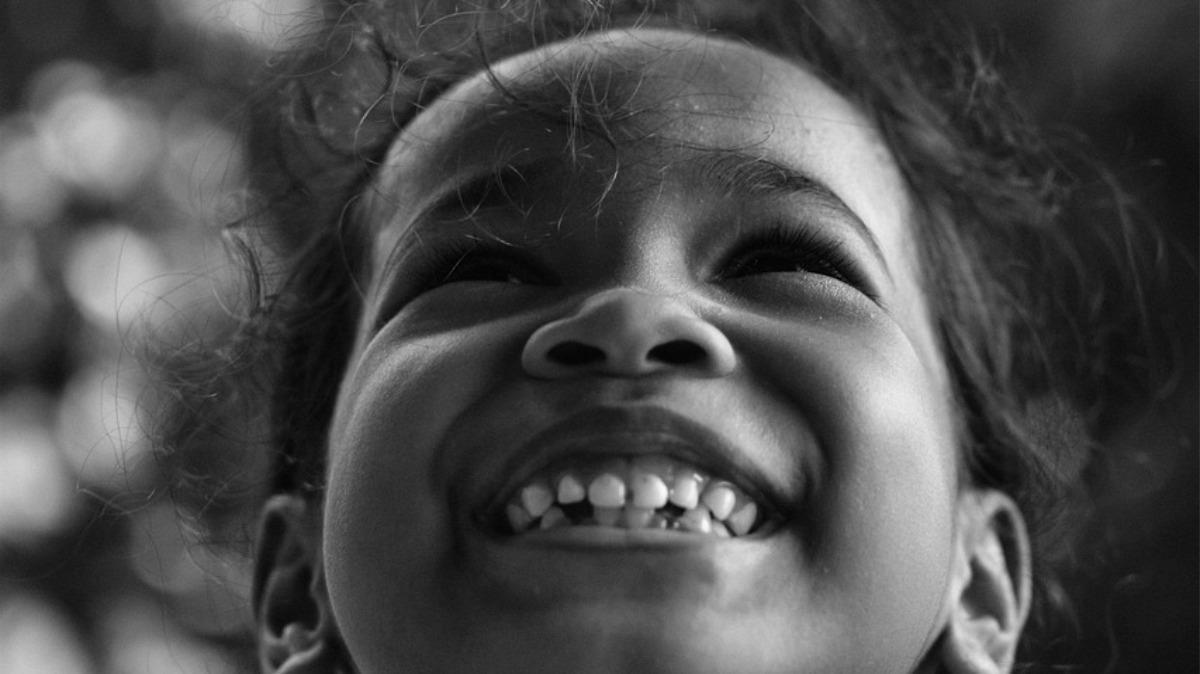 ¿Es la felicidad una sensación interna o depende de factores externos?