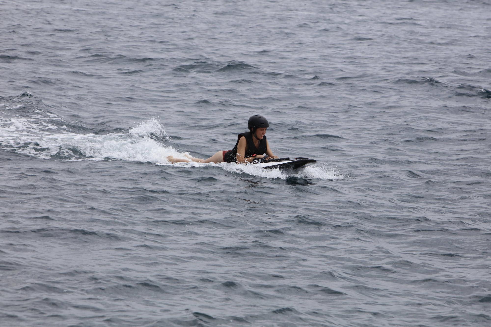 Mit dem E-Boot und dem elektrischen Surfbrett vor Mallorca unterwegs